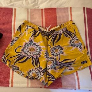 Patagonia 5 inch Baggies Shorts | women’s large